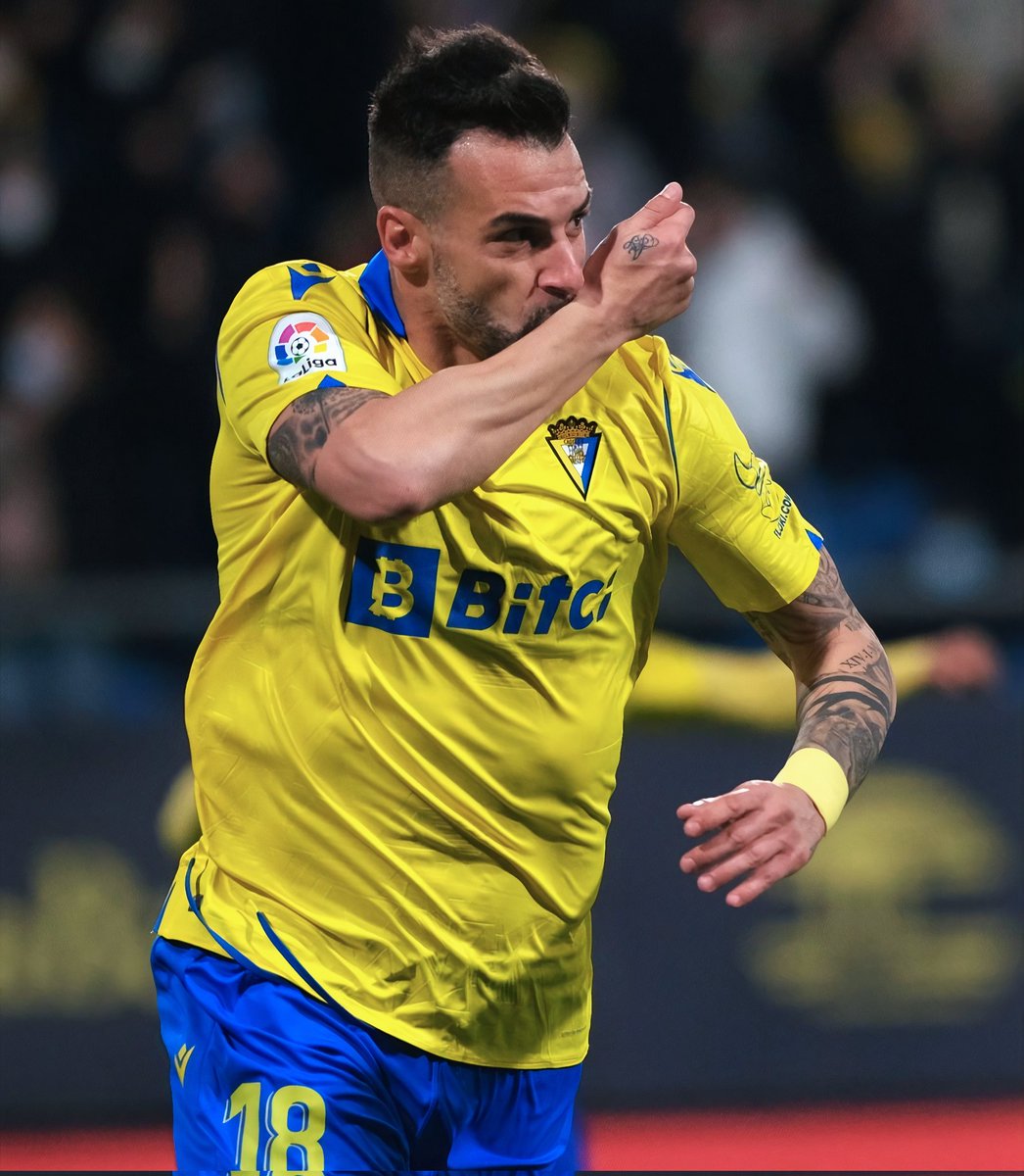 Muy feliz de renovar con este gran club. Ahora toca seguir luchando para mantener al <a href="/Cadiz_CF/">Cádiz Club de Fútbol</a> donde se merece 💛💙