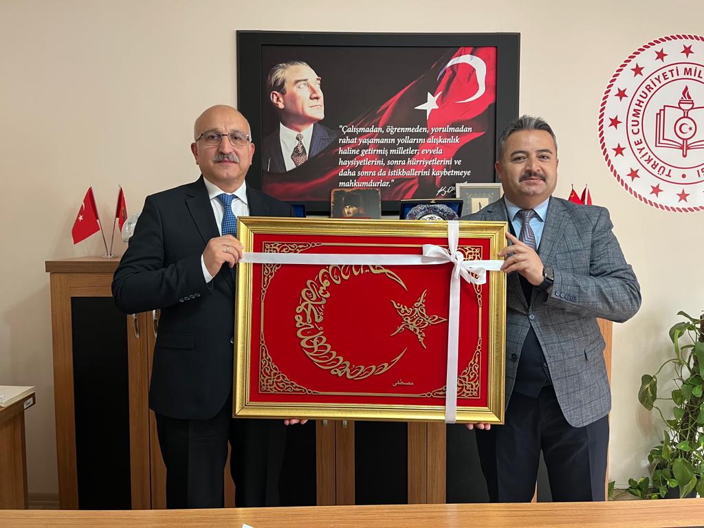 konyamem's tweet photo. İl Milli Eğitim Müdürümüz Seyit Ali Büyük, Bozkır İlçe Milli Eğitim Müdürü Ramazan Özgür Tunç'u ziyaret ederek ilçede yürütülen eğitim çalışmaları hakkında bilgi aldı.

@SeyitAliBuyuk 
@BozkirMEM 
@konyamem https://t.co/TqKcJBPPOF