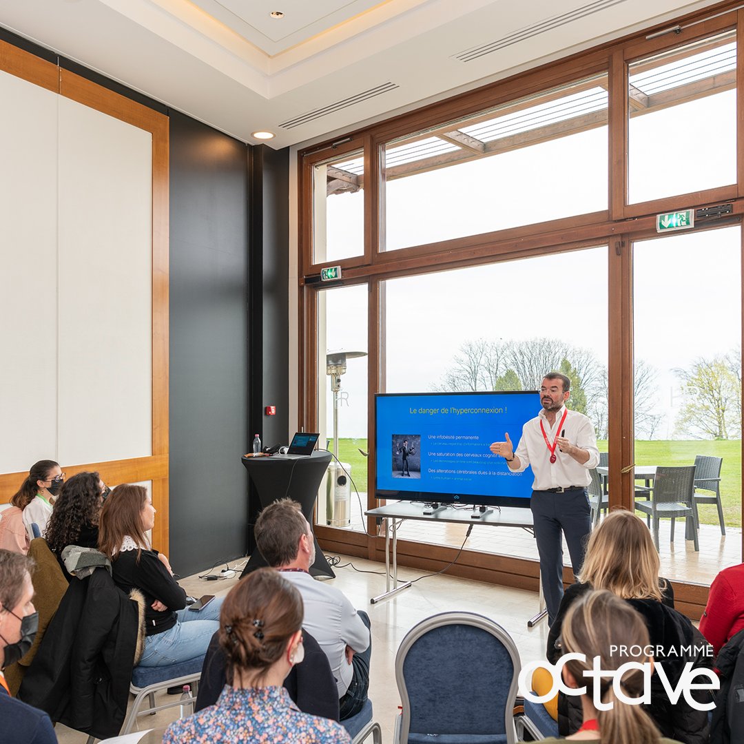 ProgrammeOCTAVE's tweet image. Le Programme Octave, c&apos;est une succession de plénières inspirantes, mais pas que ! C&apos;est également une alternance d&apos;ateliers énergisants et de workshops destinés au développement des soft-skills.

Tout un programme pour une nouvelle génération de leaders éclairés et équilibrés😌