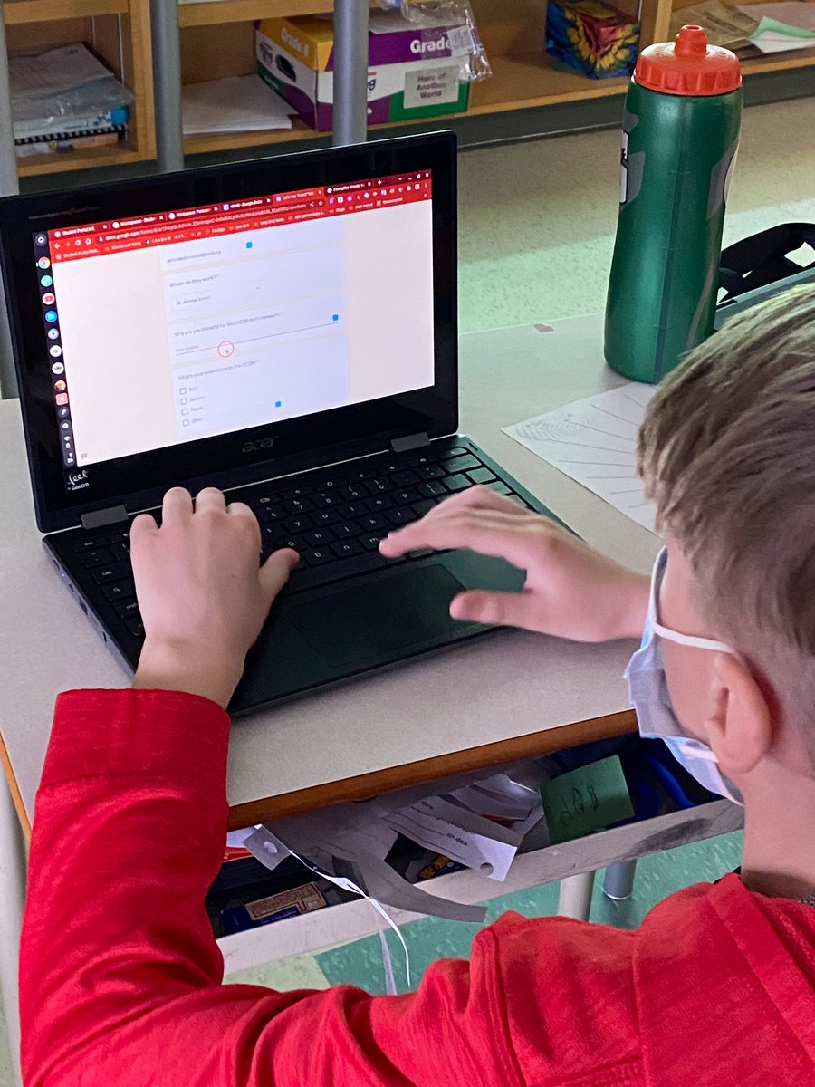 mrs_nesrallah's tweet photo. Ss are practicing gratitude this morning by making a Gratitude Mandala and sending their past teachers #ocsbMerci messages! We had to do some detective work to find some of their last year #ocsbVirtual teachers. The students are so excited to do this! #JERPride https://t.co/Vd9b9qB61h