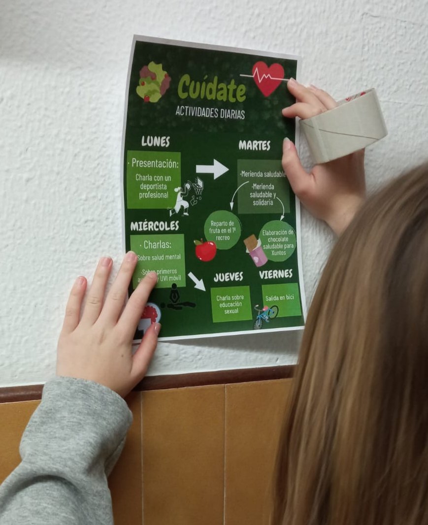 ausevamaristas's tweet photo. Los alumnos de 3°ESO ya tienen listos los carteles para informar a sus compañeros de que se acerca ... ¡la semana saludable! #SomosMaristas
#MaristasEscucha 
#Cuidate https://t.co/XpvTzmQqIk