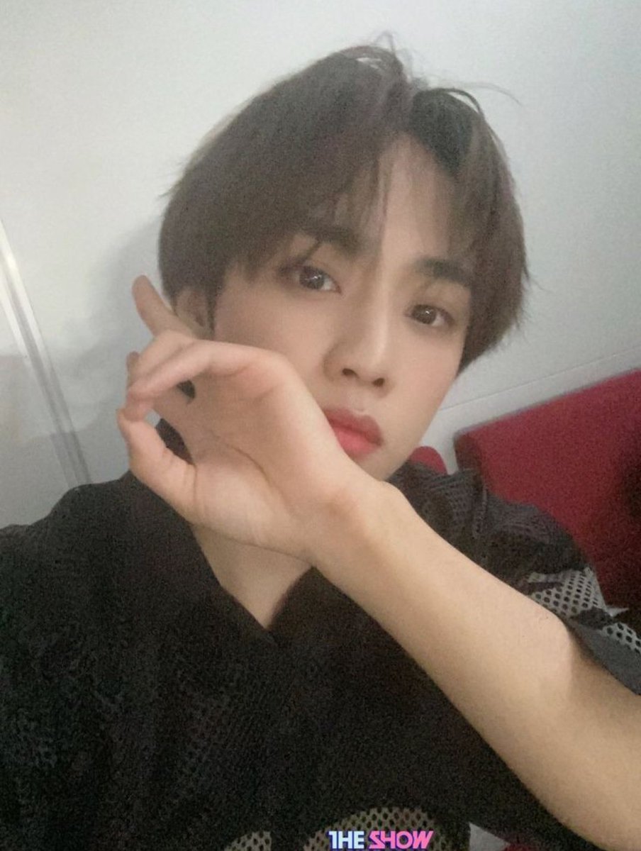 this give me an after-shower selca vibes