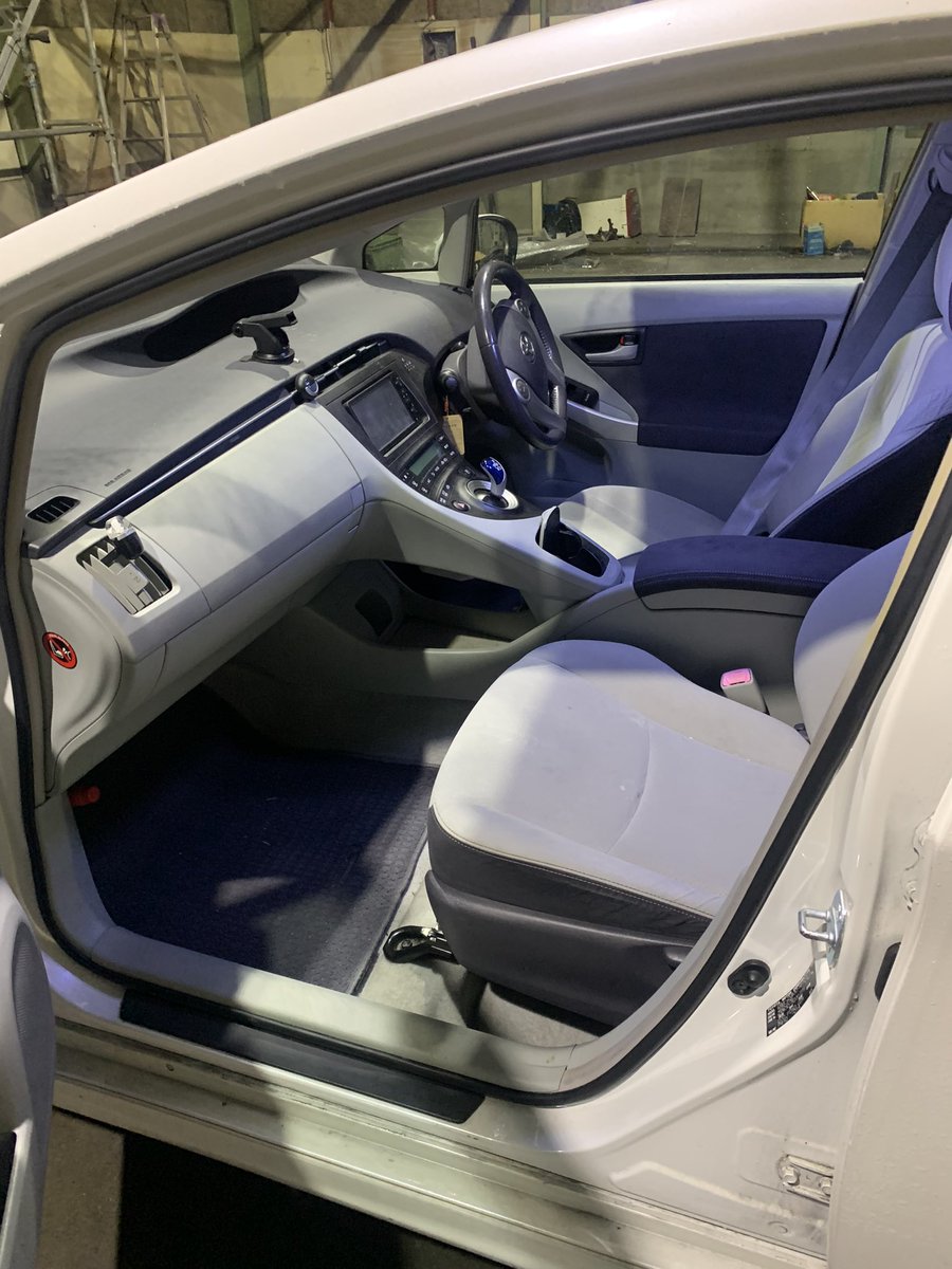 #プリウス売ります

車検2年付き
Sツーリング
モデリスタエアロ
モデリスタダウンサス
14.5万キロ

比較的綺麗で調子も良いです。
是非現車確認してください！

60万