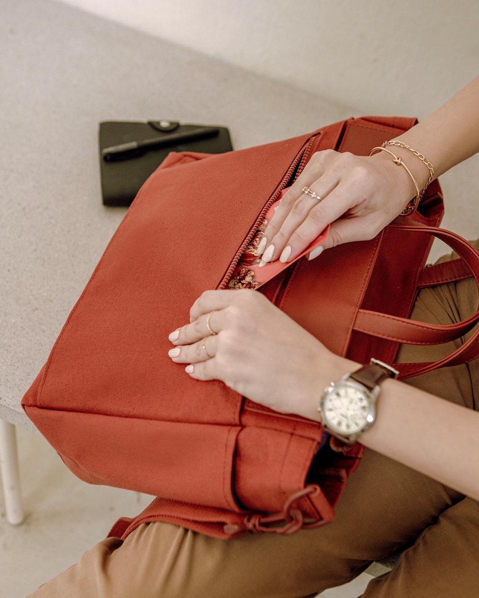 SometimeAsia's tweet photo. Gotta keep an emergency snack in the safe and easy-to-reach pocket😉 Hangry no more!

#iconicessentials #sometimebag https://t.co/5mPz0i5zGi