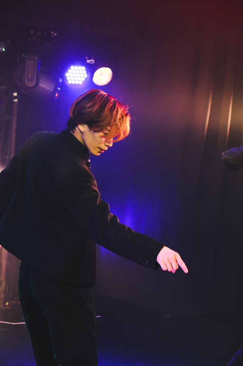 _FlowBack_TATSU's tweet photo. ソコの君、教科書だしなサイ

って言ってます https://t.co/HxU64hddTm