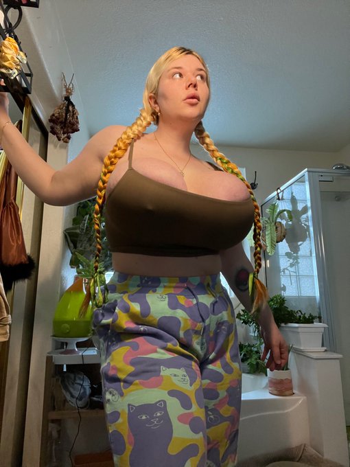 Nobodies daughter. Every bodies mother. https://t.co/O69ji69DtC