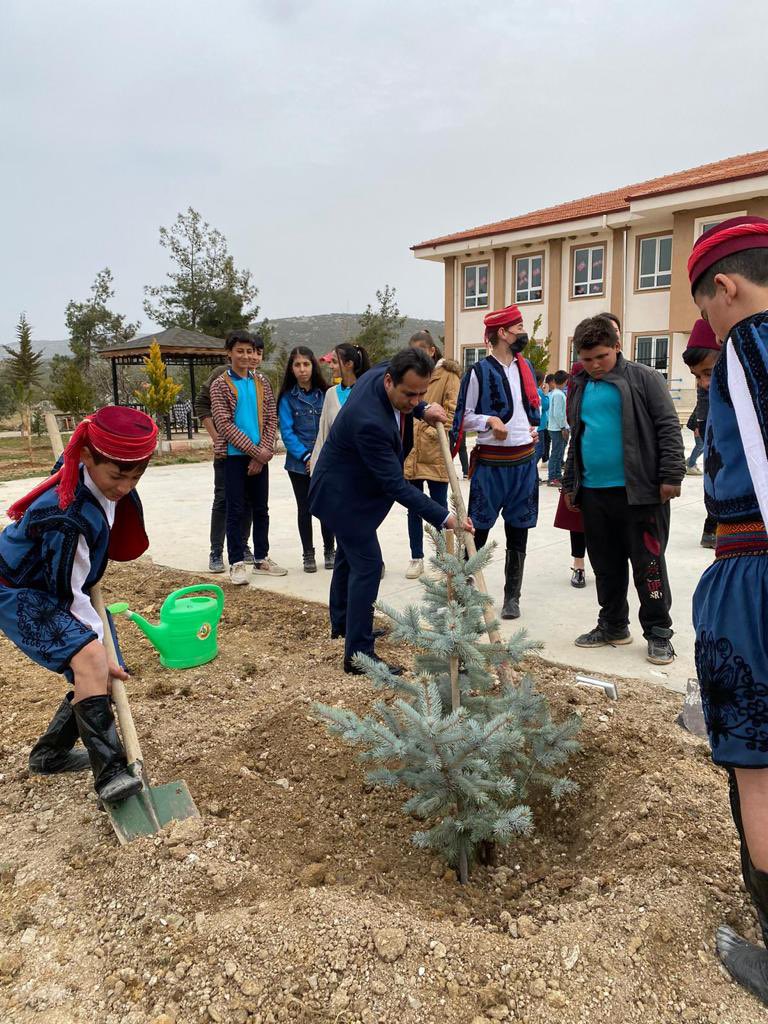 k_sehit's tweet photo. Bizleri bu mutlu günümüzde yalnız bırakmayan Sayın Kaymakamımız @AbdulkadrSahn , Sayın Belediye Başkanımız @msalihsaginc , Sayın İlçe Milli Eğitim Müdürümüz @totak2066 ve programımıza teşrif eden tüm misafirlerimize teşekkür ederiz. https://t.co/GCn72JaZ0g