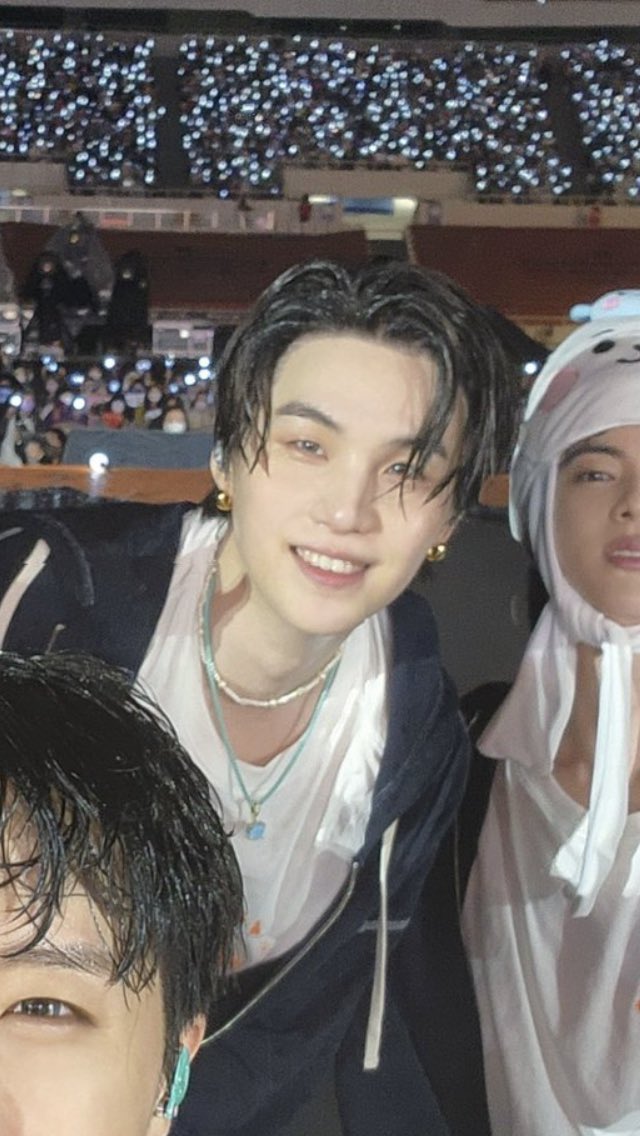 rockrkive's tweet photo. gente pelo amor de deus como q faz pra parar de pensar nesse yoongi https://t.co/LOcVJdoyZk