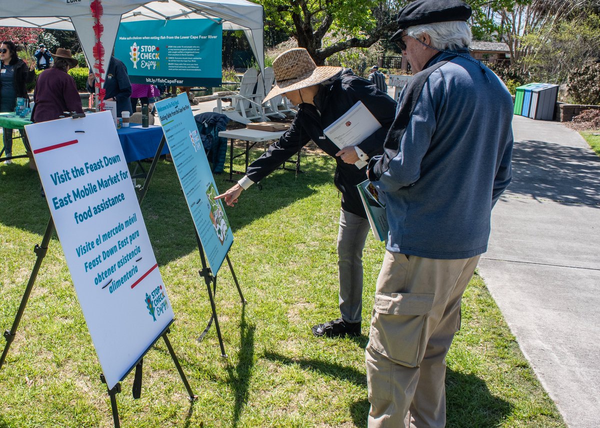 NCCoastalFed's tweet photo. Over the weekend, the Coastal Federation enjoyed a beautiful day at the New Hanover County Arboretum for Go Fish Fest! This event helped individuals and families learn how to safely eat fish from the #CapeFearRiver Thank you to Alan Cradick for these great images. #StopCheckEnjoy https://t.co/JF3rqSE5AP