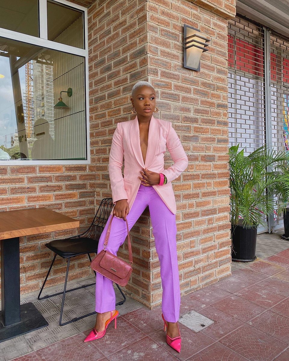 cassy_collins_'s tweet photo. Something about serving looks 🧐

Shoes x Bag - @shopUYAIMA x @MissMo___ https://t.co/WGyhAPPByj