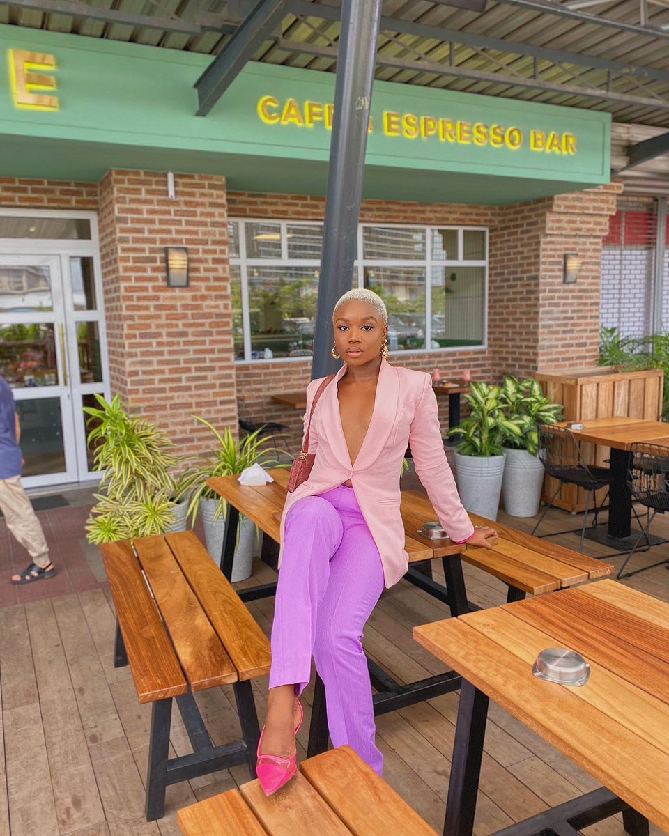 cassy_collins_'s tweet photo. Something about serving looks 🧐

Shoes x Bag - @shopUYAIMA x @MissMo___ https://t.co/WGyhAPPByj