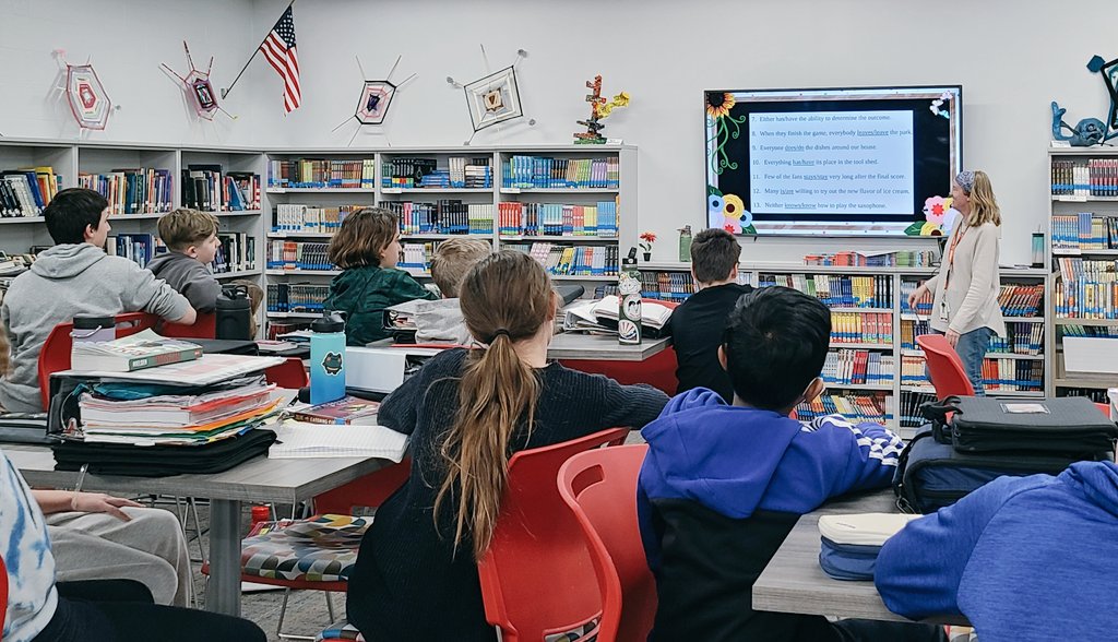 Mrs_Jaskie's tweet photo. Today, the 6th grade ELA teamed up to provide a variety of grammar mini lessons to our students. It was so much fun and using the @PPMS_Library was the perfect space.
@PPMS_SDE #werppms #grammarrocks https://t.co/gVUorPXkMc