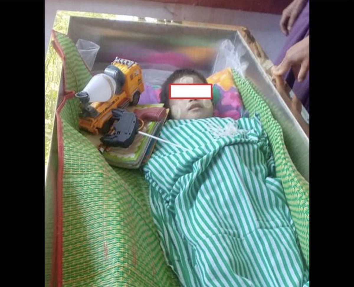 The bodies of 6 years and 9 years old boys who were killed brutally by Myanmar military terrorists near Shwe Yaung Pya Village , Bee Lin township, Myanmar,  were cremated today. facebook.com/38516510858750… #CrimesAgainstHumanity #WhatsHappeningInMyanmar #MyanmarMilitaryTerrorists