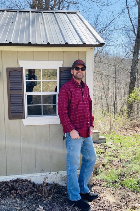 Happy Thursday from outdoors style Jim 😎 https://t.co/7wNMVXhEDx<a href="/tag/selfie"class="tags"><span>#selfie</span></a><a href="/tag/motivation"class="tags"><span>#motivation</span></a><a href="/tag/morning"class="tags"><span>#morning</span></a><a href="/tag/haveaniceday"class="tags"><span>#haveaniceday</span></a>