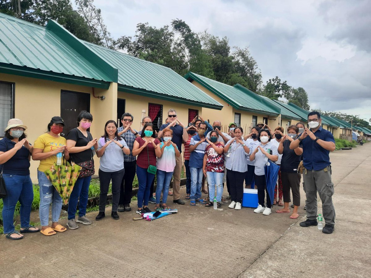 HabitatPhils's tweet photo. LOOK: @Habitat_AP Area Vice President Luis Noda and Habitat Philippines CEO Mardi Mapa-Suplido joined the the Negros Occidental Impact 2025 Project Team during the move-in orientation of 10 new homeowners of the Malipayon community in Silay City, Negros Occidental.
#NOI25 #CBFT https://t.co/de7QVcxihx