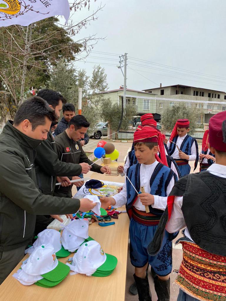 k_sehit's tweet photo. Programımıza vermiş oldukları destek, etkinliğimizde hazırlanan stand ve öğrencilerimize dağıtılan çeşitli hediyeler için Tavas Orman İşletme Müdürlüğü Kale ve Gölbaşı Orman İşletme Şefliğine teşekkürlerimizi sunarız. @AbdulkadrSahn @KaleKaymakamlig @Kale_Belediyesi @kalemem20 https://t.co/bKkfGuymfX