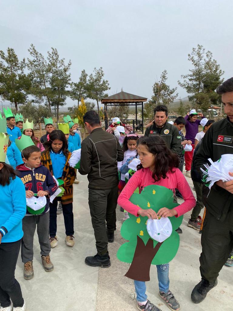 k_sehit's tweet photo. Programımıza vermiş oldukları destek, etkinliğimizde hazırlanan stand ve öğrencilerimize dağıtılan çeşitli hediyeler için Tavas Orman İşletme Müdürlüğü Kale ve Gölbaşı Orman İşletme Şefliğine teşekkürlerimizi sunarız. @AbdulkadrSahn @KaleKaymakamlig @Kale_Belediyesi @kalemem20 https://t.co/bKkfGuymfX