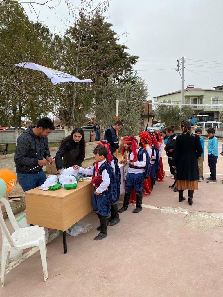 k_sehit's tweet photo. Programımıza vermiş oldukları destek, etkinliğimizde hazırlanan stand ve öğrencilerimize dağıtılan çeşitli hediyeler için Tavas Orman İşletme Müdürlüğü Kale ve Gölbaşı Orman İşletme Şefliğine teşekkürlerimizi sunarız. @AbdulkadrSahn @KaleKaymakamlig @Kale_Belediyesi @kalemem20 https://t.co/bKkfGuymfX
