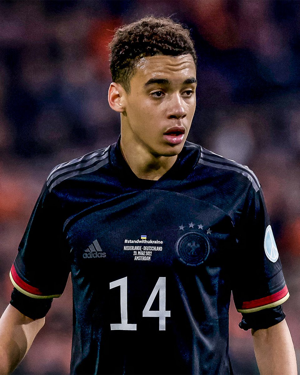 433's tweet photo. Jamal Musiala 🇩🇪 

Team: Bayern Munich
Age: 19
Position: Midfielder/Left Winger

#433OnesToWatch https://t.co/c7jim3mQII