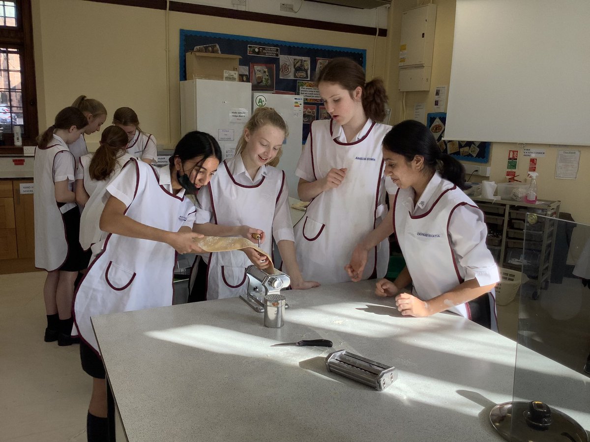 BSGDDesignTech's tweet photo. Y8 have enjoyed making fresh pasta for an early lunch snack, enjoyed with cheese and passata! https://t.co/iLszBWhPIH