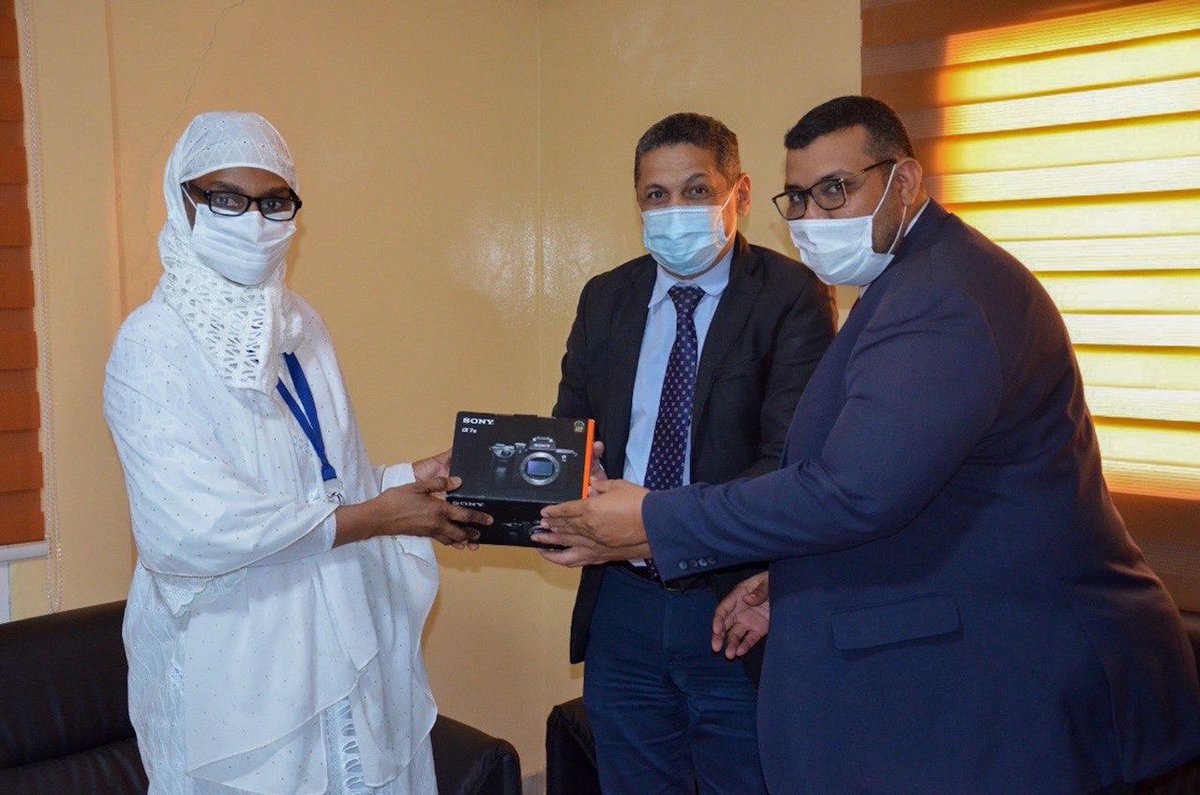 unfpamauritania's tweet photo. Appui de l'@unfpamauritania à la cellule de communication du @MSMauritanie en équipement pour mieux documenter les activités et renforcer la communication de résultats.
#EndMaternalDeath
#EndUnmetNeed
@OoasWaho 
@POuagaPF https://t.co/ghC70SWMAl