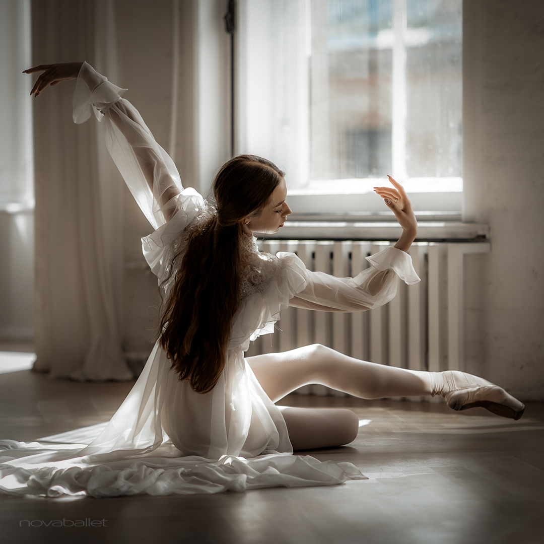 Fotografie Obraz beautiful legs of female classic ballet dancer in pointe   Posterscz