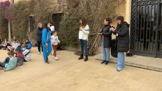GarbiPereVerges's tweet photo. Una de les activitats més boniques que tenim a l'escola. Els alumnes de 6è als de 1r i els acompanyen en el procés de #lectoescriptura. Un #aprenentatge #compartit i ple d'emoció. Un dia a la setmana, es trobaran per compartir una estona de lectura plegats. #badalona https://t.co/ZSbG3acgXw
