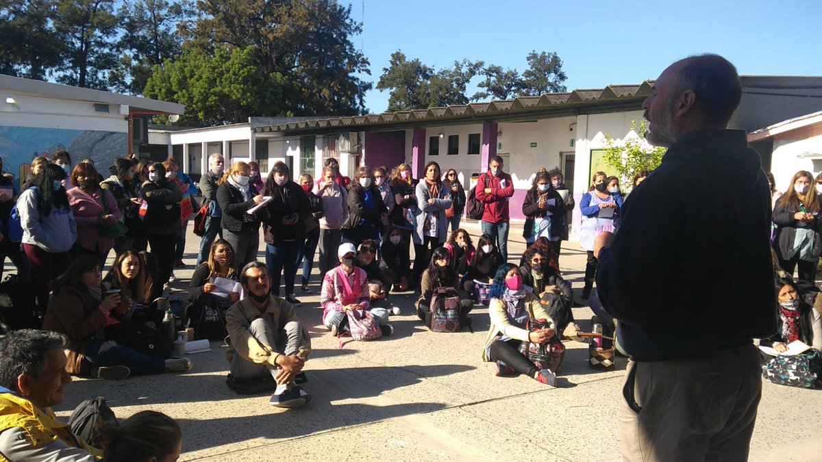 EducaciónCyTMatanza (@educacioncyt) on Twitter photo Realizamos el primer encuentro de #HuertasEscolares organizado por la Jefatura regional 3 y el equipo de #HuertasMatanceras del que formamos parte con <a href="/DSLaMatanza/">desarrollolamatanza</a> y el <a href="/intaargentina/">INTA</a>, con más de 100 docentes y equipos directivos que recibieron su capacitación.
<a href="/FerEspinozaOK/">Fernando Espinoza</a> Realizamos el primer encuentro de #HuertasEscolares organizado por la Jefatura regional 3 y el equipo de #HuertasMatanceras del que formamos parte con <a href="/DSLaMatanza/">desarrollolamatanza</a> y el <a href="/intaargentina/">INTA</a>, con más de 100 docentes y equipos directivos que recibieron su capacitación.
<a href="/FerEspinozaOK/">Fernando Espinoza</a>
