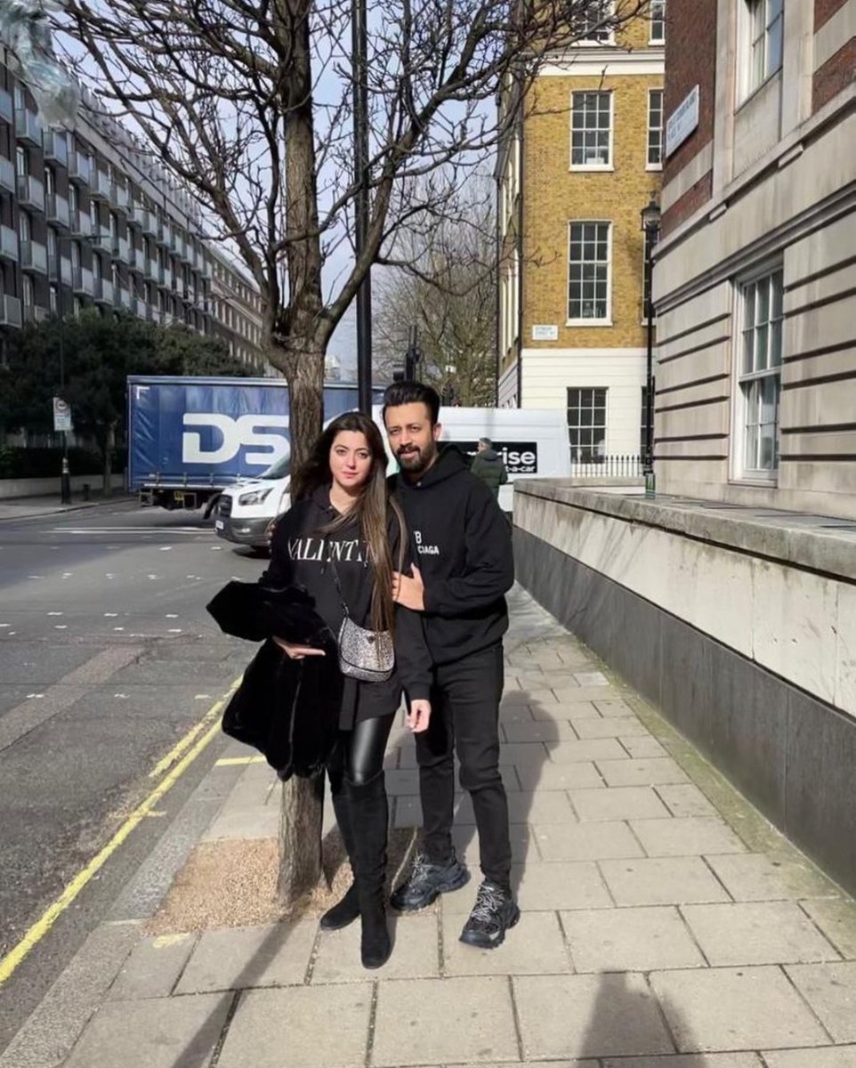 itsJazilAadeez's tweet photo. The most Awaited pic of the year 😍🔥✨ &amp; the ways @itsaadee wish her wife is literally 🔥✨

#AtifAslam #Aadeez #Anniversary https://t.co/wHir0i1pWb