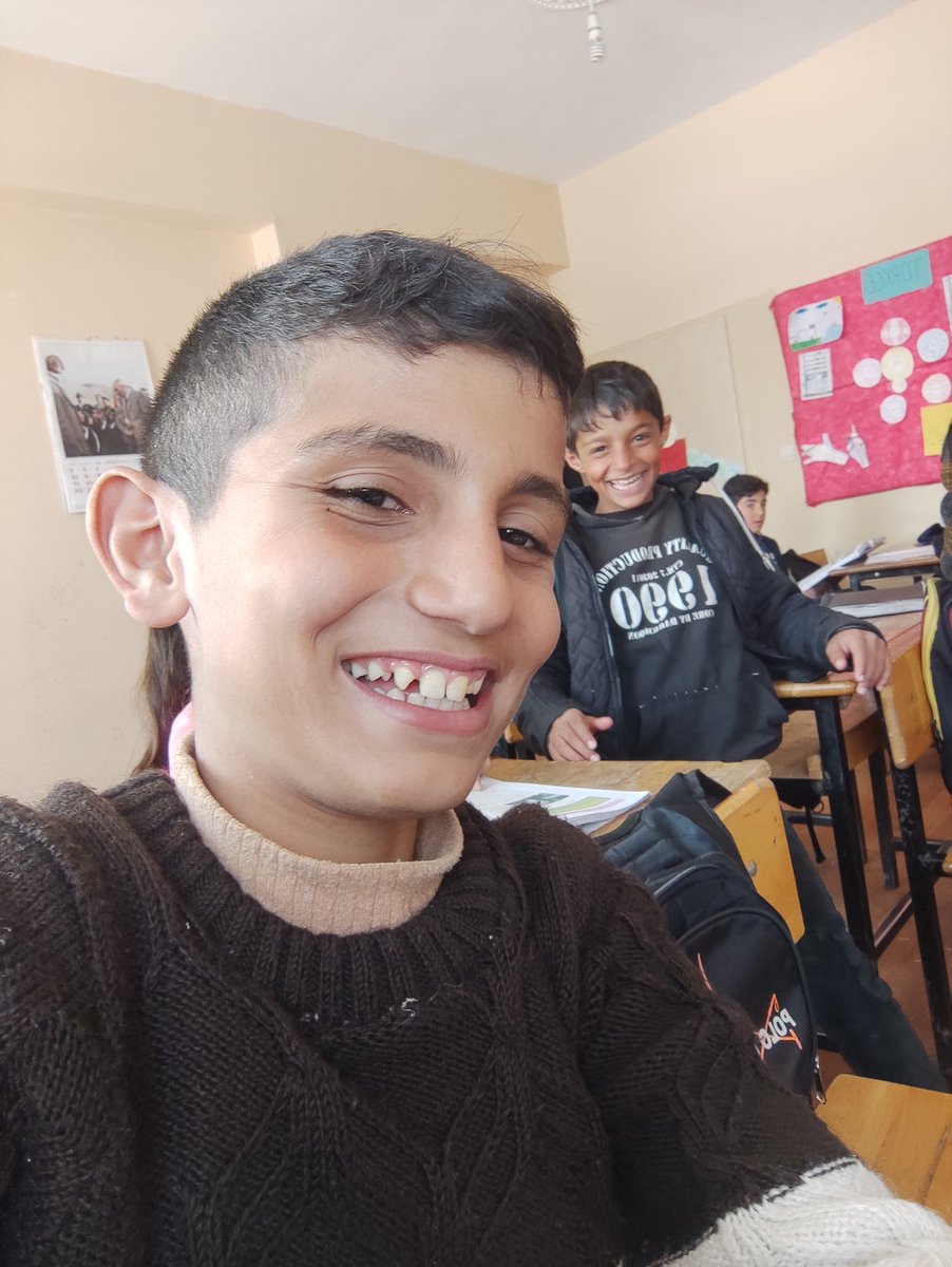 Yus_1226's tweet photo. Telefonu masaya bırakınca öğrencim hemen değerlendirmiş ⚡🥳😂 https://t.co/YWdLqzsN9W