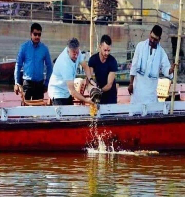 bjp_jatin's tweet photo. Former Aussies cricket captain Steve Waugh reached Varanasi to immerse his friend Brian's ashes.Brian had no family and his last wish was that his last rites should be performed according to Hinduism.We do not force anyone to change religion by showing greed or fear. #Back2Roots https://t.co/fyYWjTALU9