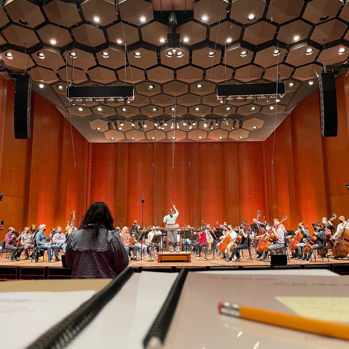 jimmylopezmusic's tweet photo. #EarShot 2022! Thank you @AmerCompOrch & @HouSymphony for facilitating this rewarding exchange with a younger generation of composers; Conductor #YueBao for leading the reading sessions; & fellow mentor composers @dbermel & @GOrtizcomposer for their professionalism & generosity. https://t.co/lpxwoELcVw