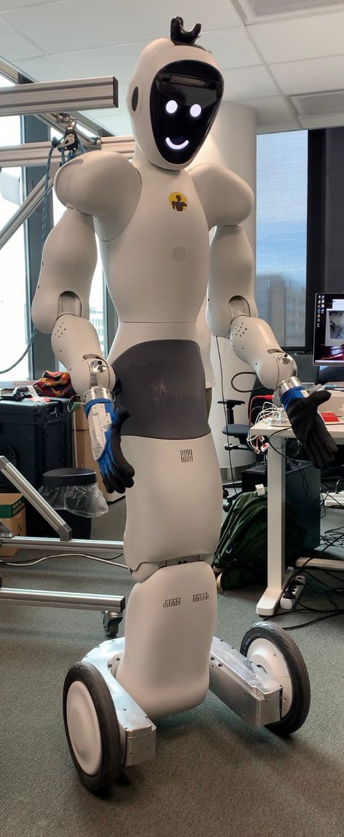 On Tuesday, we had the chance to meet Eve - @HalodiRobotics' first robot that can prove useful in a range of domains, such as healthcare. Watch these videos to see what progress she has made: vimeo.com/682554850/0687…, vimeo.com/682554489