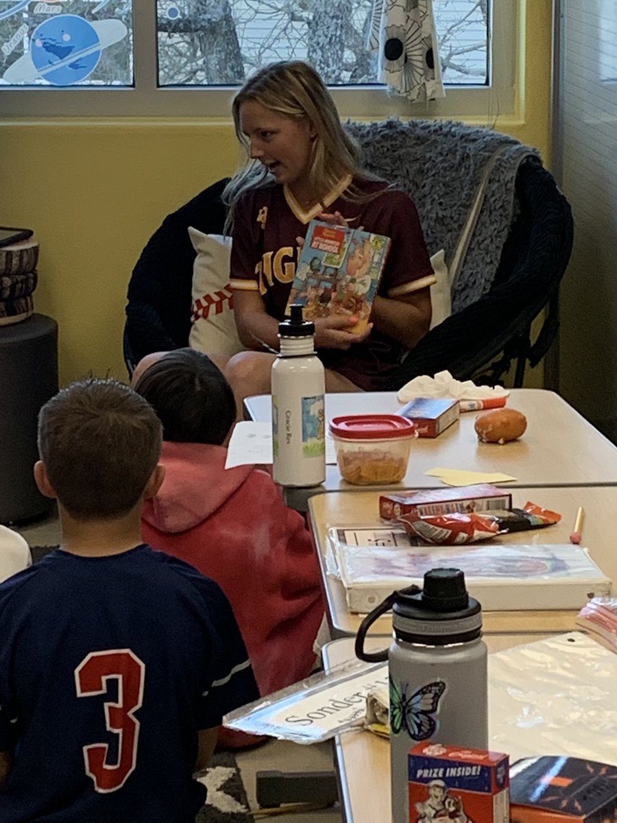 Opening “Book” day at <a href="/WSES_Tiger/">Walnut Springs Elementary</a> today! Thanks for having the baseball and softball team out this morning! We had a blast reading to all of the little Tigers! 📚⚾️🥎 <a href="/DSHSBB2/">DSHS Baseball</a>