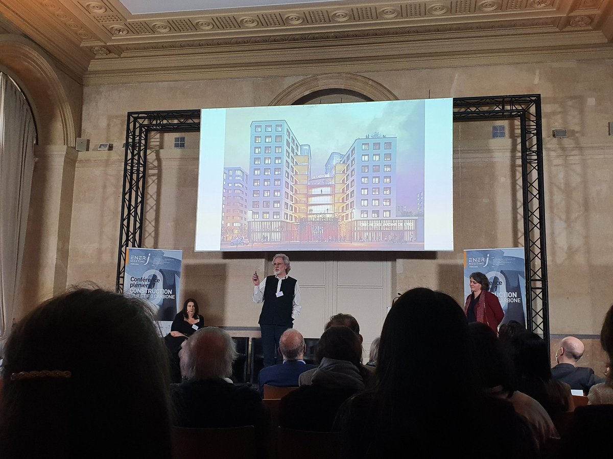 Construction21F's tweet image. 💬À @EnerJmeeting, l&apos;archi P. Rubin présente une construction réversible à Bordeaux, permise par la loi Élan et son Permis d&apos;innover. Un bâtiment de 5 000m2 générique qui peut répondre à pls usages : - de 30% de composants à modifier, escaliers à l&apos;extérieur, 13m d&apos;épaisseur...