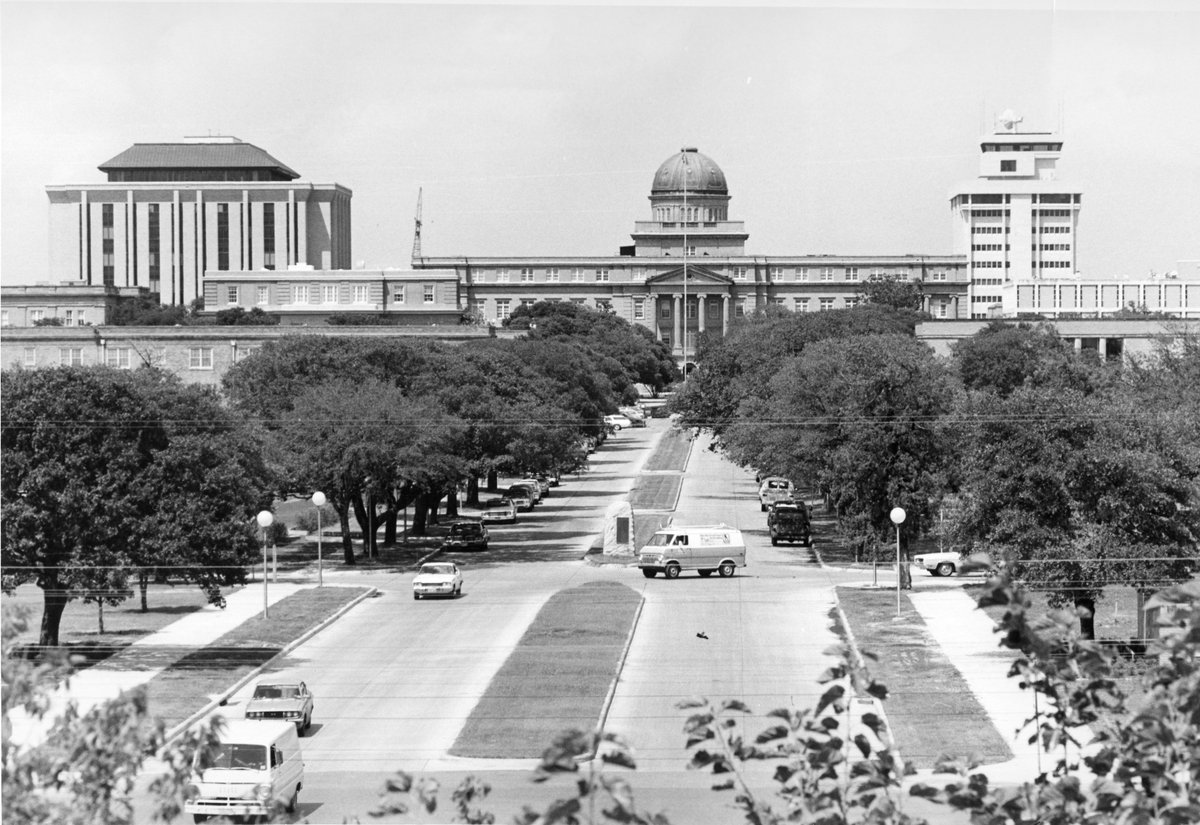 TAMU's tweet photo. Old Main, circa 1977. #TBT #tamu https://t.co/B68BThwlj2