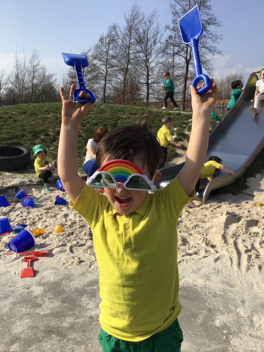 GalstonECC's tweet photo. We’d like to say a big thank you to Bangingbinz &amp; Gardens in Galston for donating loads of buckets and spades for our garden! 🪣 Another big thank you is to @VaraniForumCafe for kindly donating resources for us to create our very own ice cream counter in the role play area! 🍦 https://t.co/yJ55K4ssKz