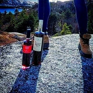 Morning hikes w/ a couple of Friends!

Buy Now Link in Bio. 

📷: @samantha_beau19

#BarrellingTide #Rum #DuncansCove #NovaScotia #TheseBootsWereMadeForWalking