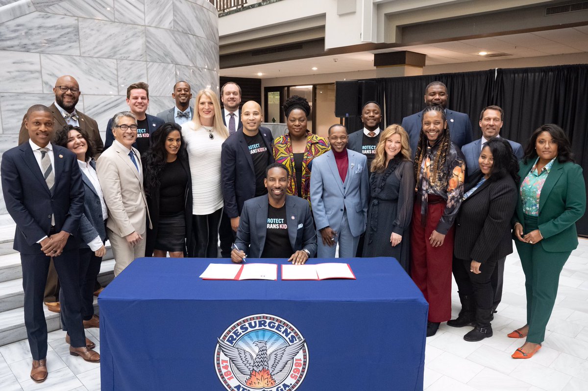 CityofAtlanta's tweet image. To recognize International Transgender Day of Visibility, Mayor @Andreforatlanta joined @COALGBTQ to celebrate transgender people and raise awareness about the discrimination facing transgender people in Atlanta and worldwide.
#TDOV