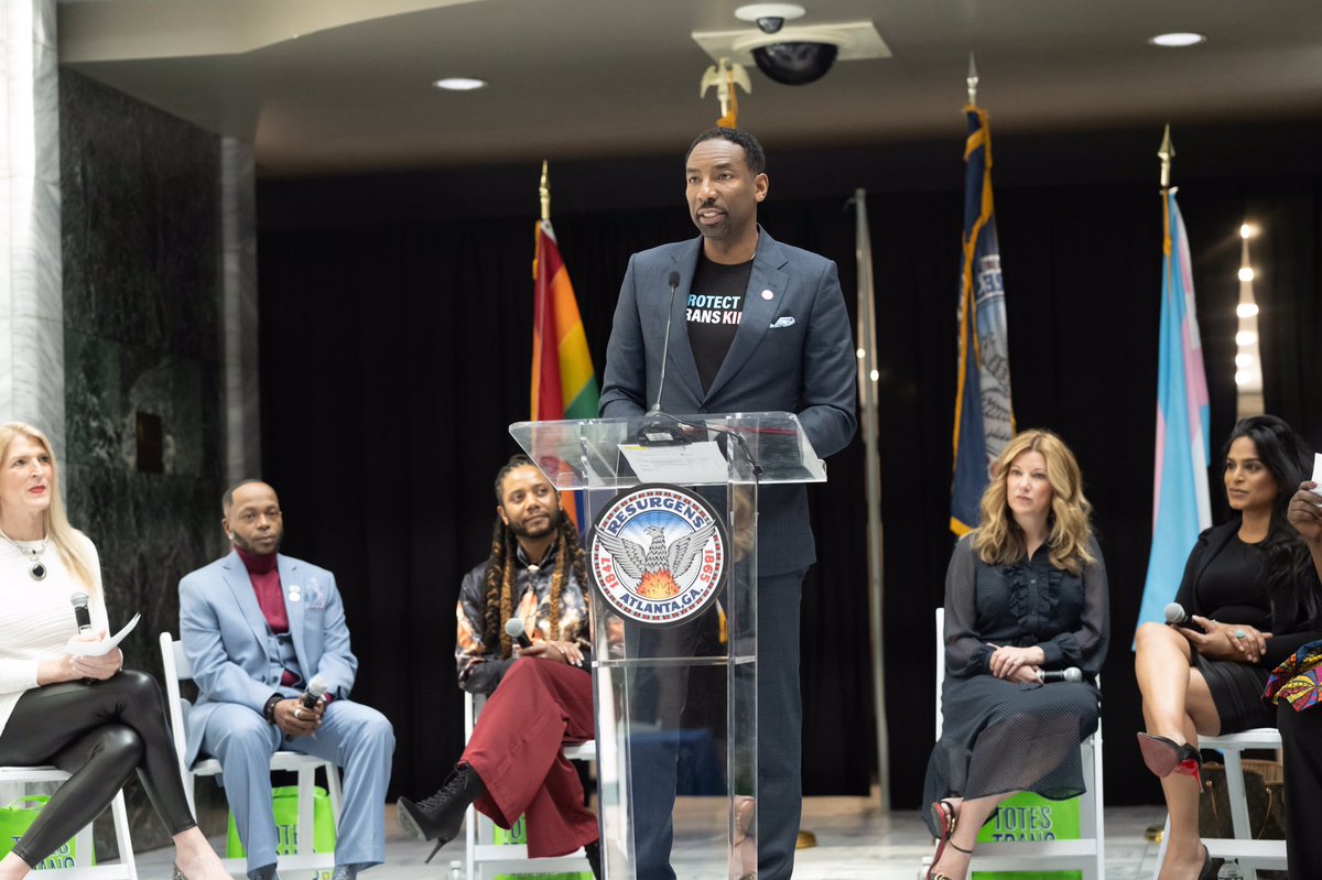 CityofAtlanta's tweet image. To recognize International Transgender Day of Visibility, Mayor @Andreforatlanta joined @COALGBTQ to celebrate transgender people and raise awareness about the discrimination facing transgender people in Atlanta and worldwide.
#TDOV