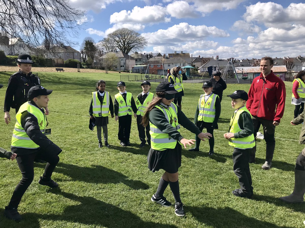 PlymouthVPC's tweet image. We did it @GreenMindsPlym 🙌🏼
 HUGE well done to the mini police @KeyhamBartonPly @FordPrimary @DrakePrimary for a brilliant social action day inNorthdown Park. Cannot wait to see your wildflower meadow seeds grow into beautiful flowers for your community to enjoy 🌸@KCPTPlymouth