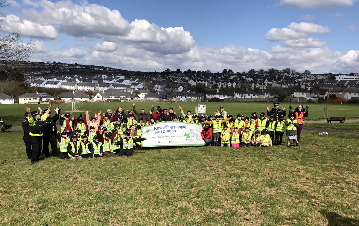 PlymouthVPC's tweet image. We did it @GreenMindsPlym 🙌🏼
 HUGE well done to the mini police @KeyhamBartonPly @FordPrimary @DrakePrimary for a brilliant social action day inNorthdown Park. Cannot wait to see your wildflower meadow seeds grow into beautiful flowers for your community to enjoy 🌸@KCPTPlymouth