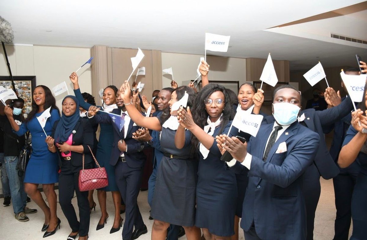 AccessBankCmr's tweet photo. Ce fut une semaine lumineuse et joyeuse, avec des activités marquant les 20 ans du programme de transformation d'Access Bank. https://t.co/UXGDsgZI3W