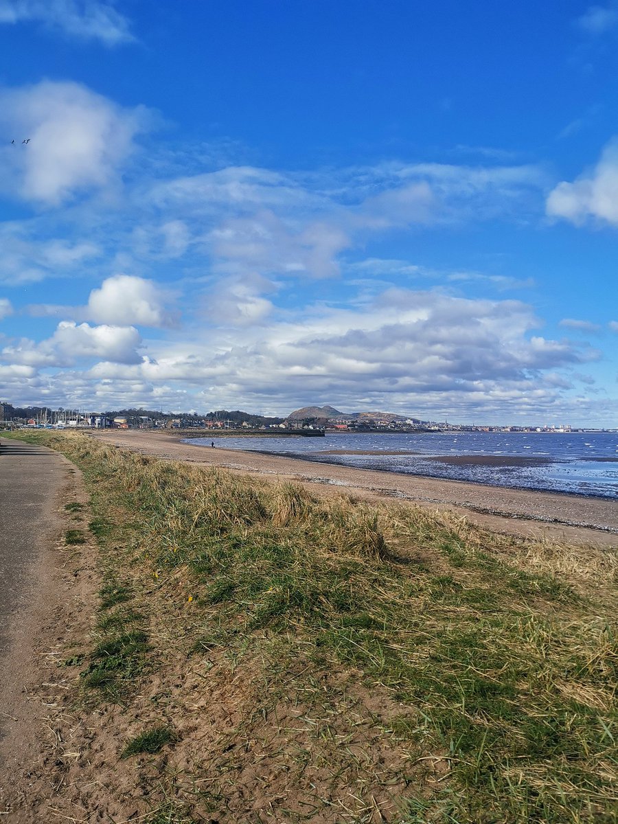 VivaLasVic's tweet photo. I do love my morning routine run round Arthur's seat, but it was great to get a fresh route and scenery today in Musselburgh along the coast... Then I looked up #HeyArthur https://t.co/JpybqEtLZ1