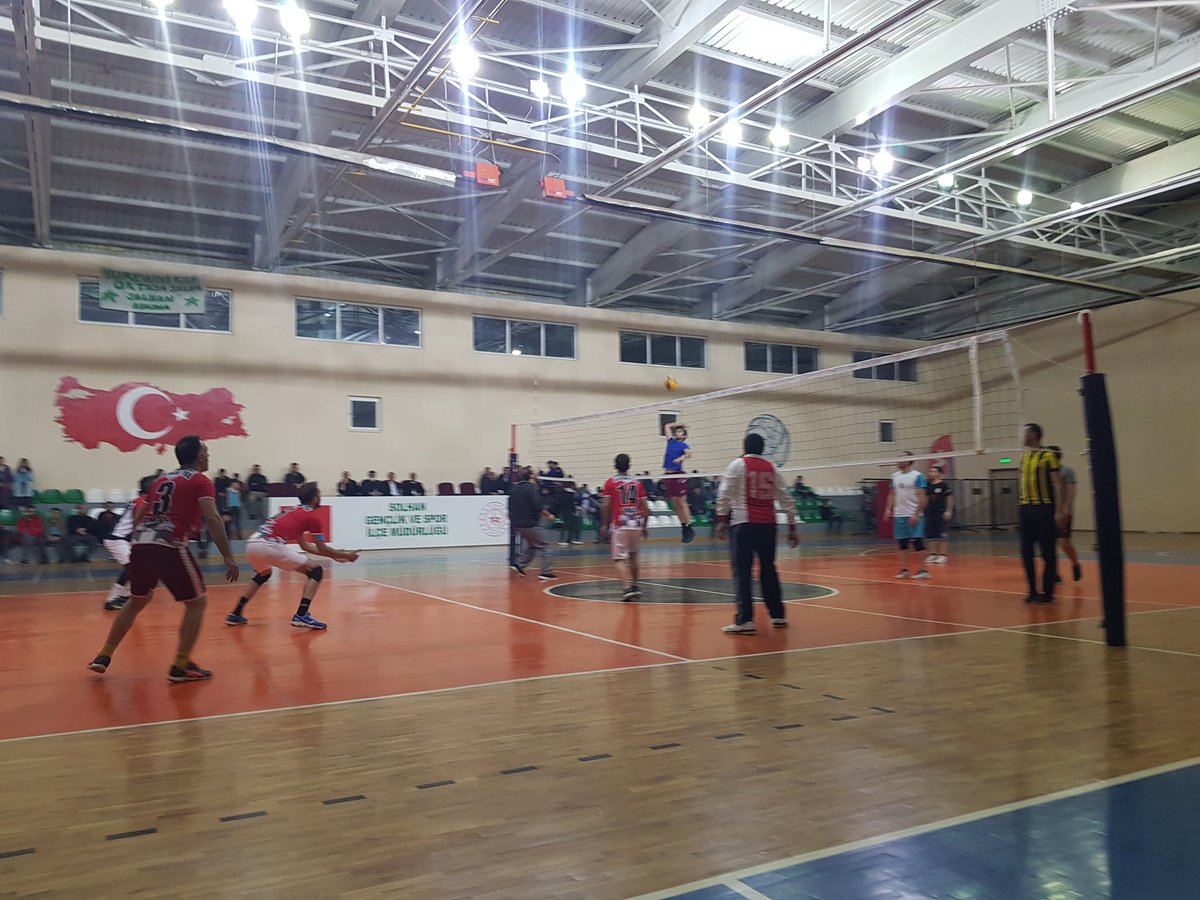 solhan_l's tweet photo. Voleybol okul takımımız şampiyon oldu. Tebrikler takım. https://t.co/USO02Si26b