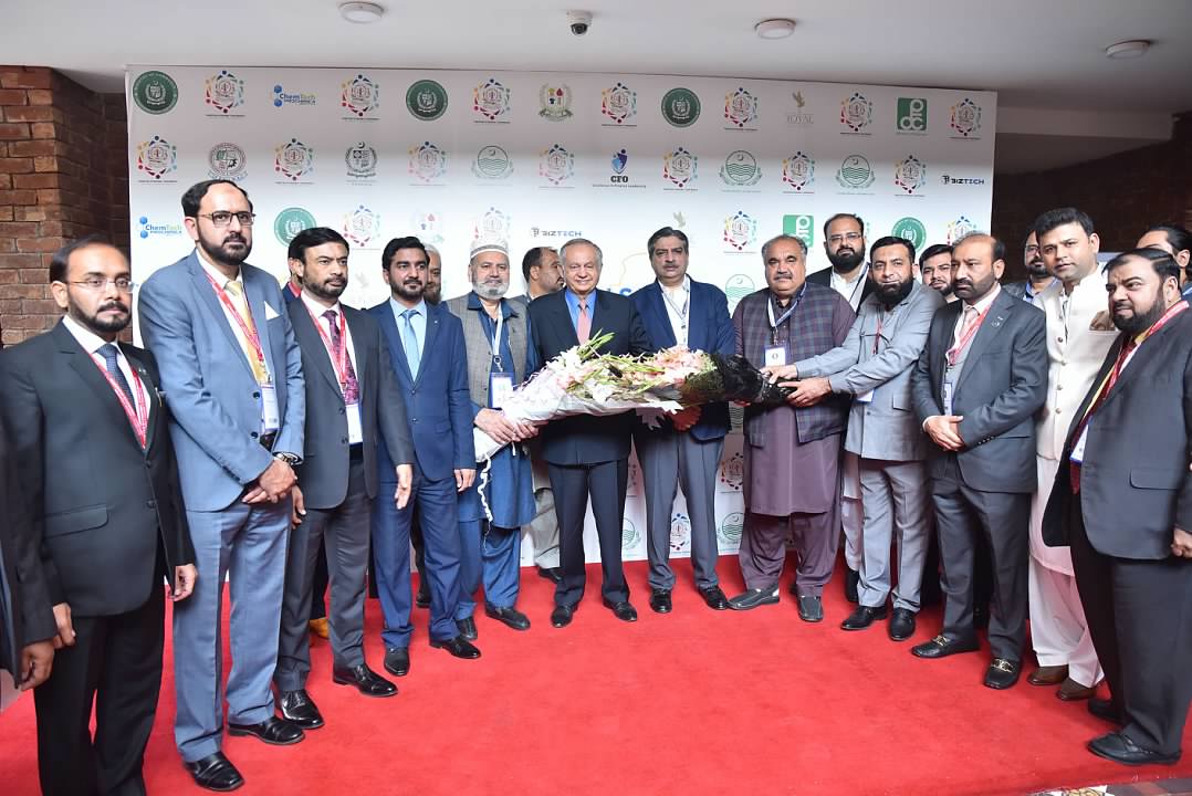 pakecocon's tweet photo. Razak Dawood Adviser for Commerce and Investment to Prime Minister Imran Khan, enhancing the shine of PEC 2022.
#PakistanEconomicConference #PEC2022 #SerenaFsd #fsdcon2022 #pakecocon2022 #firstconfsd #RazakDawood #Commerce https://t.co/5lBMsocXCw