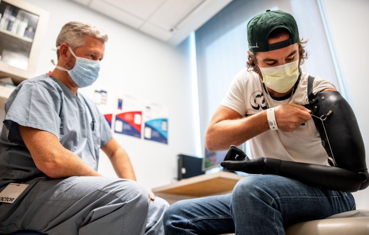 steppingstrong1's tweet photo. Hugh Herr, who codirects the K. Lisa Yang Center for Bionics at @medialab, &amp; Matt Carty, who directs strategy and innovation at the #SteppingStrong Center, "hit it off in a way that they say a clinical surgeon and bioengineer rarely do." 

https://t.co/dtK61LRDUM

@BostonGlobe https://t.co/lpn57tJfdY