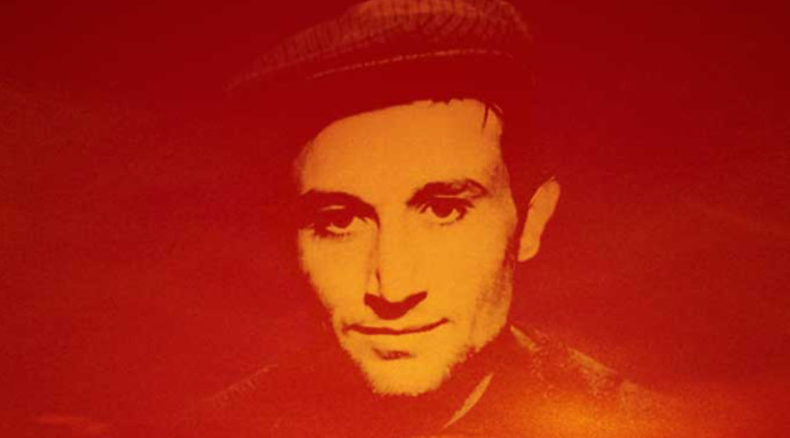 Bir sabah kapı açıldı,
Cellatlar başa dizildi
Dişim tırnağım söküldü
Ser veririm sır vermem ben

#KaypakkayaYasaklanamaz