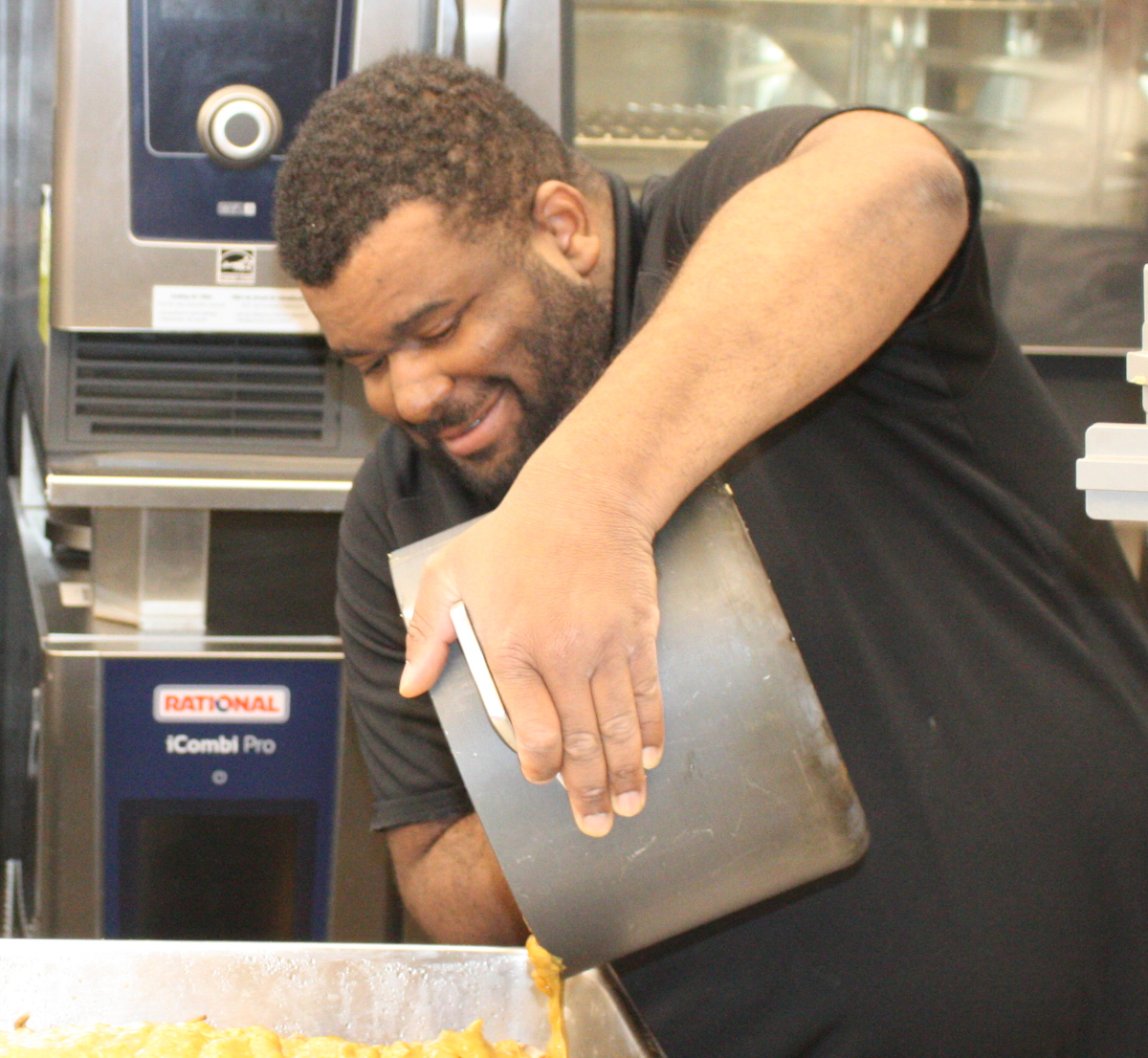 LifesKitchen's tweet image. Scenes from the kitchen: BSU intern Parker is making jerk chicken for staff lunch! We have big plans for 2022 - expanding our impact and making a difference in our community! #servingsecondchances #opportunityyouth #SolutionsThatMatter bit.ly/3ew1BdR