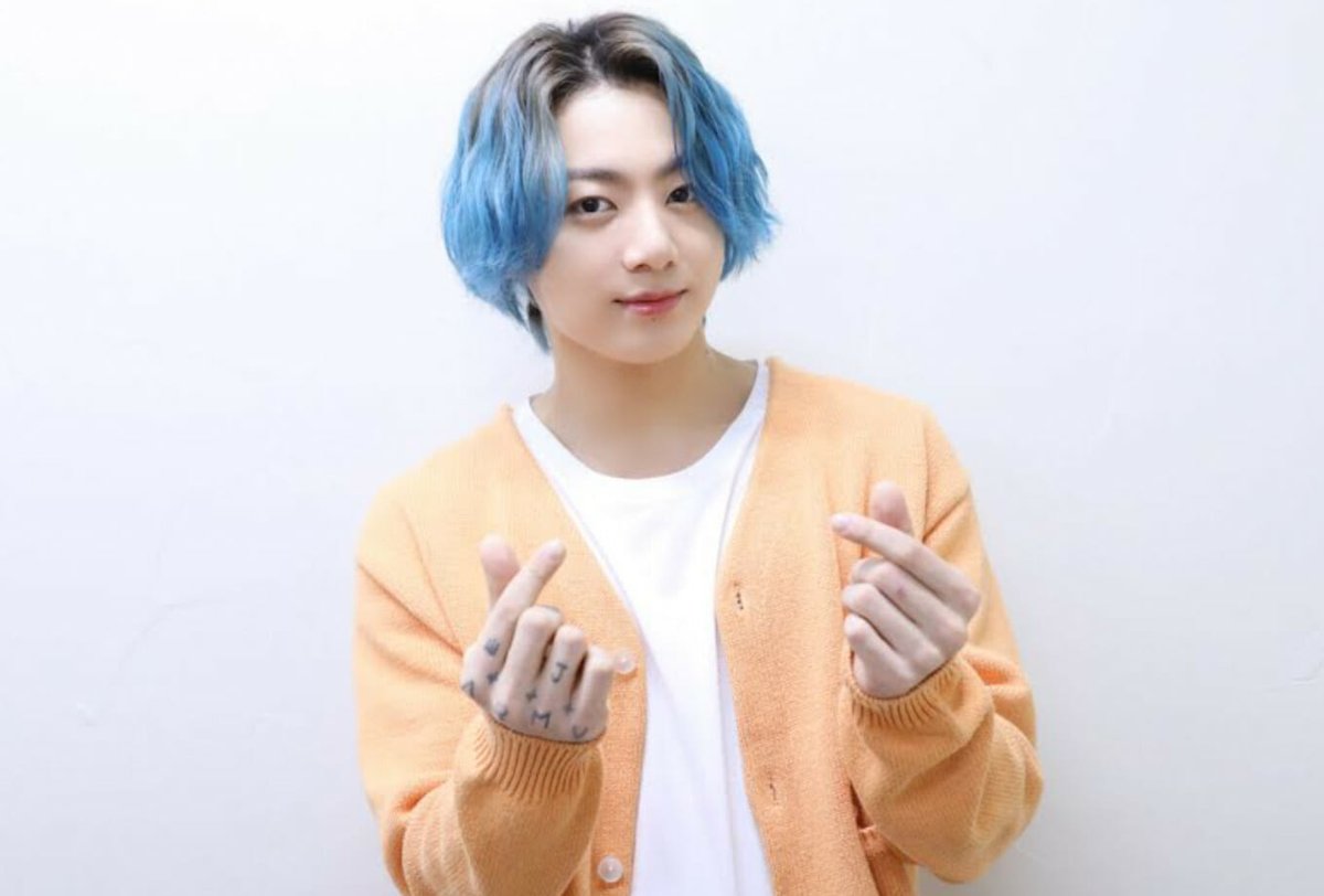 BTS: Jungkook leva fãs à loucura ao postar 1ª selfie com novo piercing | is.gd/k1HEkg
